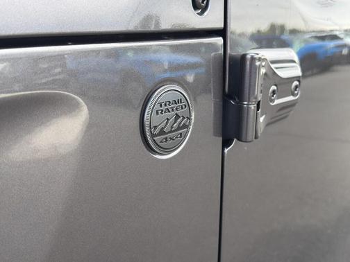 Granite Crystal Clearcoat Metallic 2026 Jeep Gladiator Sport