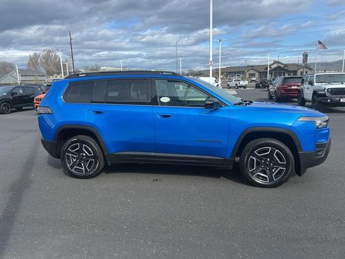 Hydro Blue Pearlcoat 2026 Jeep Cherokee LAREDO/LIMITED