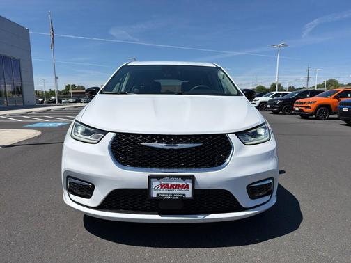 Bright White Clearcoat 2024 Chrysler Pacifica Touring-L