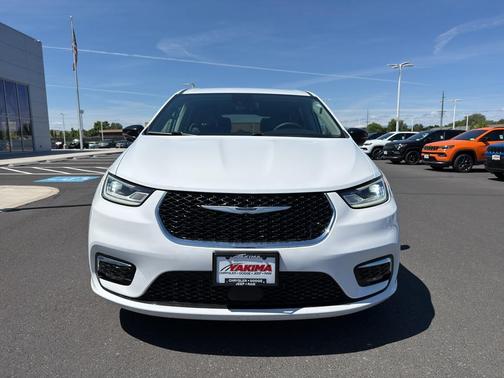 Bright White Clearcoat 2024 Chrysler Pacifica Touring-L