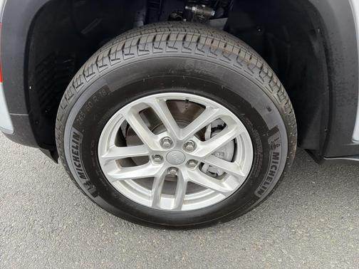 Silver Zynith 2025 Jeep Grand Cherokee L Laredo