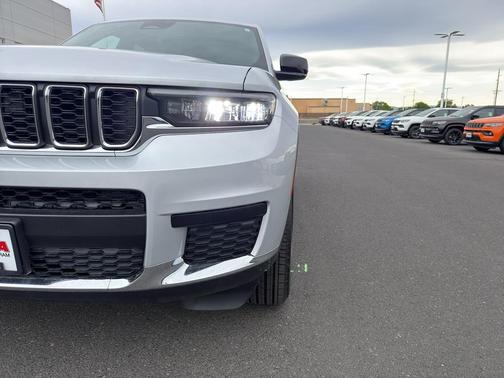 Silver Zynith 2025 Jeep Grand Cherokee L Laredo