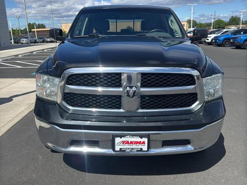 Brilliant Black Crystal Pearl 2016 RAM 1500 SLT