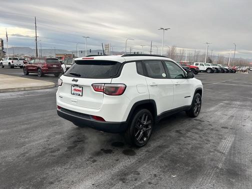Bright White Clearcoat 2026 Jeep Compass Latitude