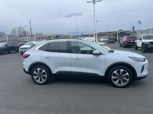 2025 Ford Escape Platinum