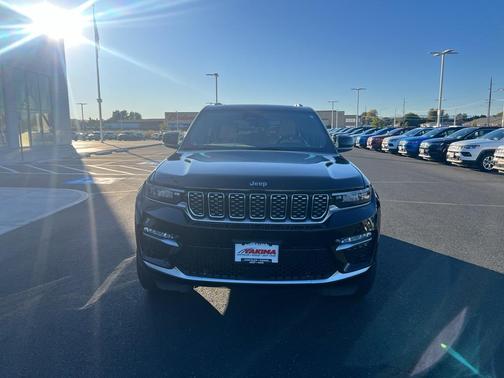 2022 Jeep Grand Cherokee Summit