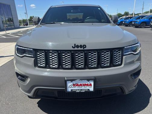 Sting Gray Clearcoat 2021 Jeep Grand Cherokee Laredo X