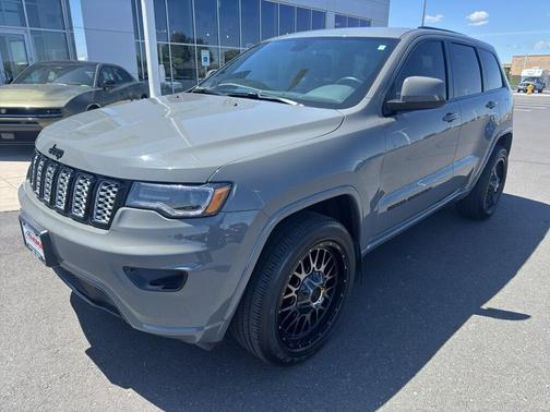 Sting Gray Clearcoat 2021 Jeep Grand Cherokee Laredo X