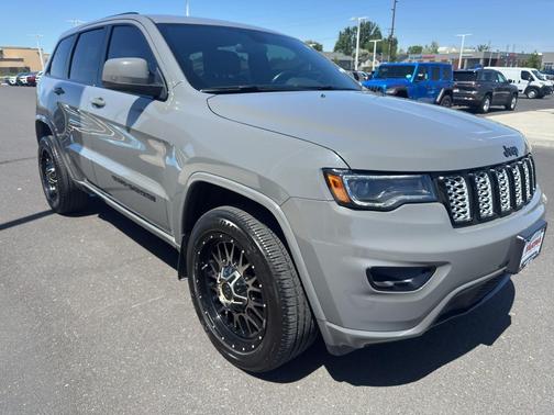 Sting Gray Clearcoat 2021 Jeep Grand Cherokee Laredo X