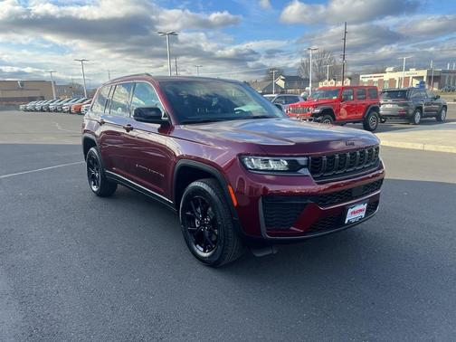Velvet Red Pearlcoat 2026 Jeep Grand Cherokee Laredo