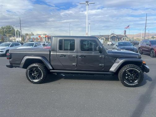 2024 Jeep Gladiator Sport