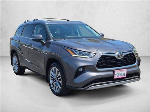 Magnetic Gray Metallic 2023 Toyota Highlander Platinum