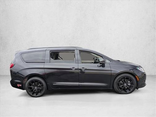2018 Chrysler Pacifica Hybrid Limited