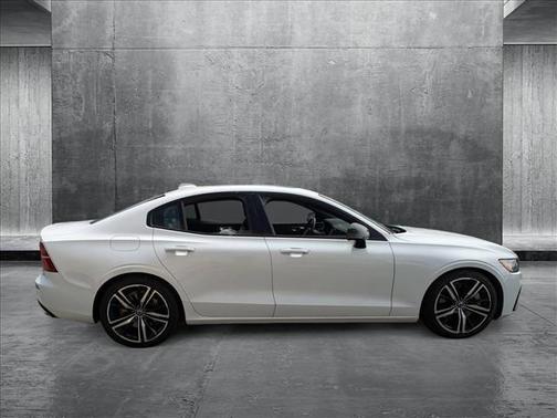 2019 Volvo S60 T6 R-Design