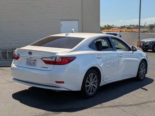 2018 Lexus ES 300h Base