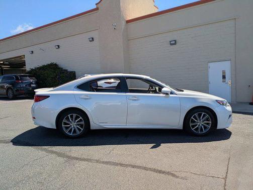 2018 Lexus ES 300h Base