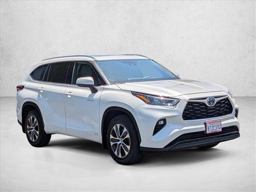 Blizzard Pearl 2020 Toyota Highlander Hybrid XLE