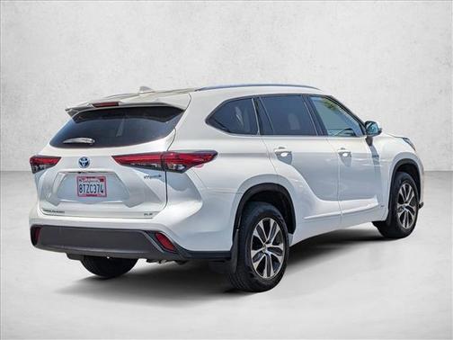Blizzard Pearl 2020 Toyota Highlander Hybrid XLE