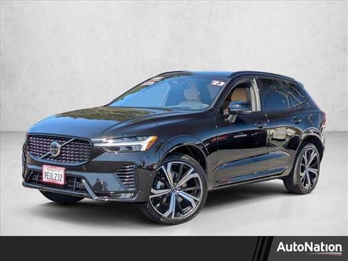 2023 Volvo XC60 B5 Ultimate Dark Theme