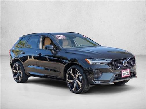 2023 Volvo XC60 B5 Ultimate Dark Theme