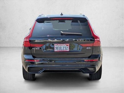 2023 Volvo XC60 B5 Ultimate Dark Theme