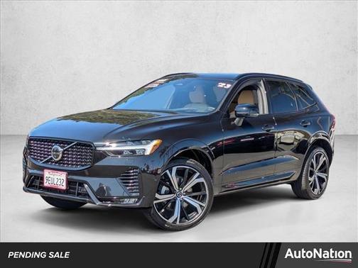 2023 Volvo XC60 B5 Ultimate Dark Theme