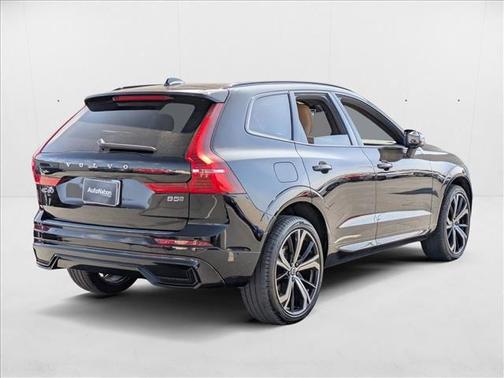 2023 Volvo XC60 B5 Ultimate Dark Theme