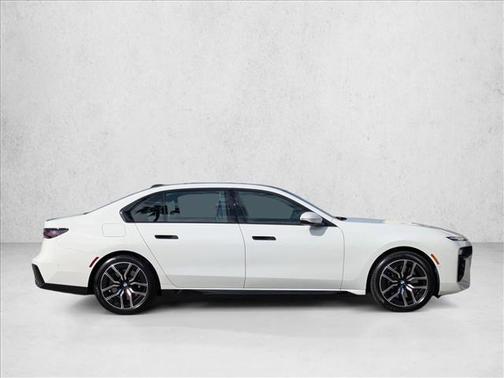 2025 BMW 740 i