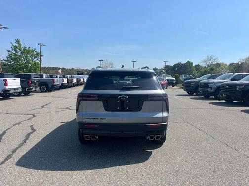 Sterling Gray Metallic 2026 Chevrolet Traverse AWD Z71