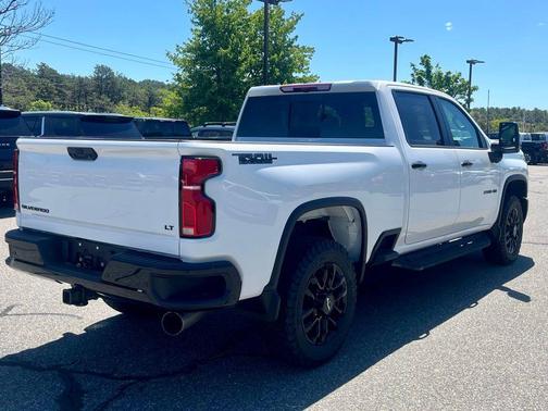 Summit White 2026 Chevrolet Silverado 2500 LT