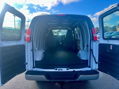 2025 Chevrolet Express 2500 RWD 2500 Regular Wheelbase WT