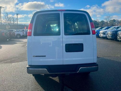 2025 Chevrolet Express 2500 RWD 2500 Regular Wheelbase WT