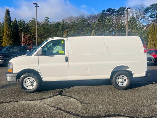 2025 Chevrolet Express 2500 RWD 2500 Regular Wheelbase WT