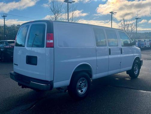 2025 Chevrolet Express 2500 RWD 2500 Regular Wheelbase WT