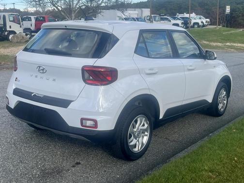 2023 Hyundai VENUE SE