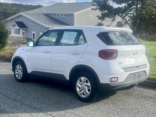 2023 Hyundai VENUE SE