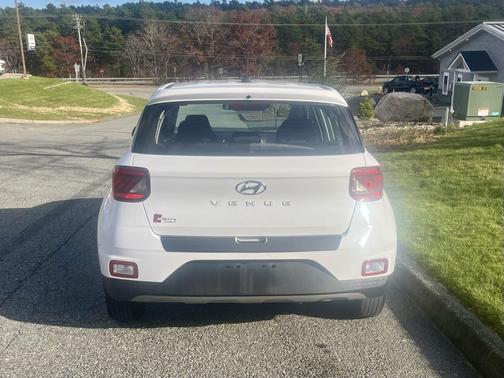 2023 Hyundai VENUE SE