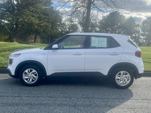 2023 Hyundai VENUE SE