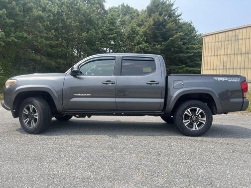 2016 Toyota Tacoma SR