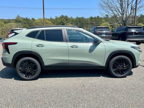 Cacti Green 2026 Chevrolet Trax FWD ACTIV