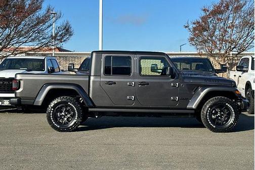 2026 Jeep Gladiator Sport