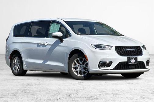2023 Chrysler Pacifica Touring-L