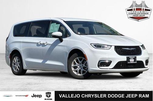2023 Chrysler Pacifica Touring-L