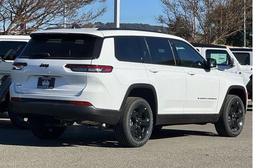2025 Jeep Grand Cherokee L Laredo