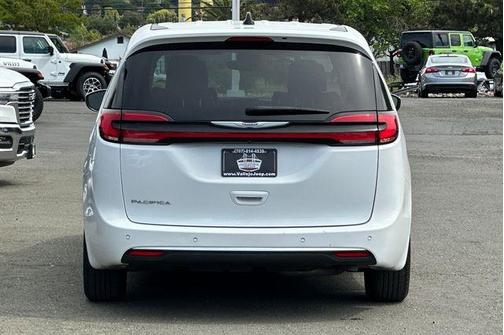 2023 Chrysler Pacifica Touring-L
