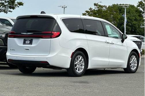2023 Chrysler Pacifica Touring-L