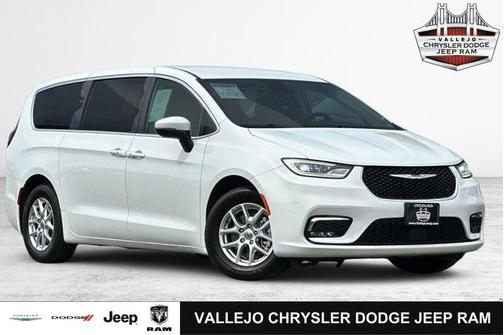 2023 Chrysler Pacifica Touring-L