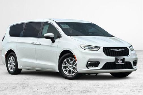 2023 Chrysler Pacifica Touring-L