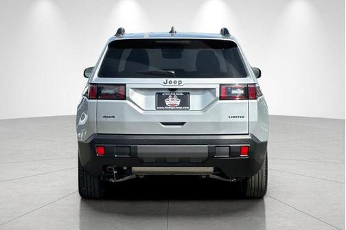 Silver Zynith Clearcoat 2026 Jeep Cherokee LAREDO/LIMITED