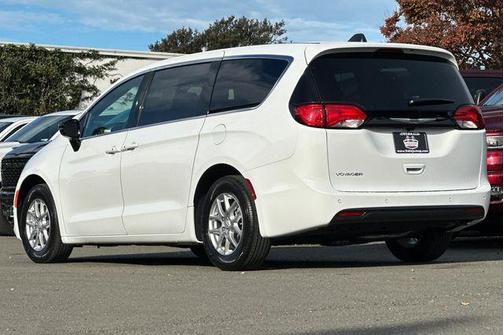 2026 Chrysler Voyager LX